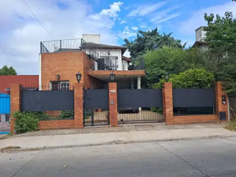 EXCEPCIONAL CASA EN EL CORAZÓN DE BELLA VISTA