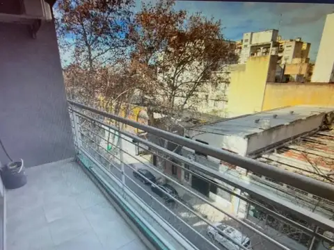 Venta departamento 1 ambiente al frente en Constitución