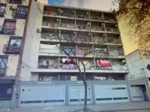 Venta departamento 1 ambiente al frente en Constitución
