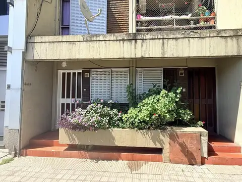 Venta/Permuta Departamento Un Dormitorio Con Patio Apto Profesional. Echesortu