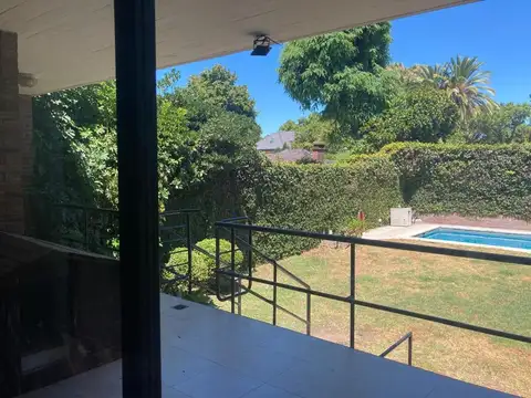 Casa en Venta con 3 cocheras