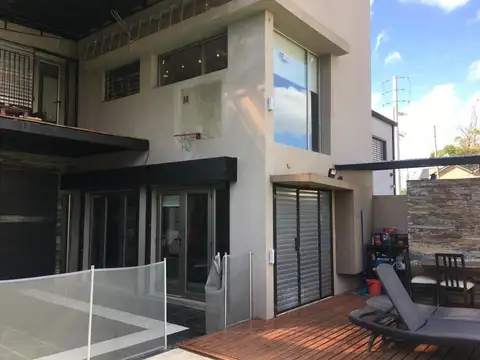 Casa en Venta con 3 cocheras
