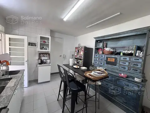 Casa 5 ambientes con 2 baños