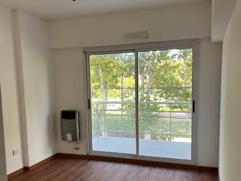 EXCELENTE 3 AMBIENTES AL FRENTE A ESTRENAR EN VERSALLES