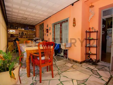 Casa en Venta en Alberdi, USD 260.000