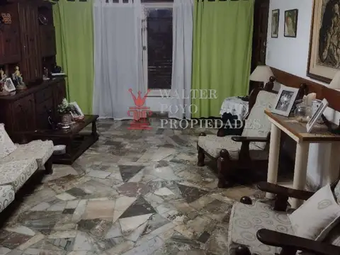 Venta casa 3 dorm, parrilla, garaje, excelente ubicacion, Ezpeleta centro.