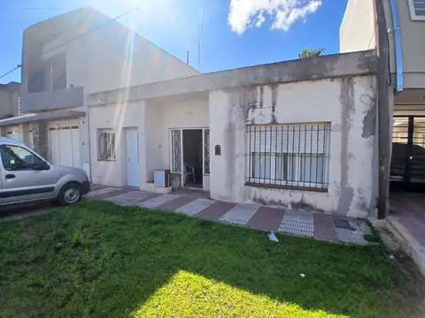 Casa a la venta en intendente rippa 1934 s.lorenzo