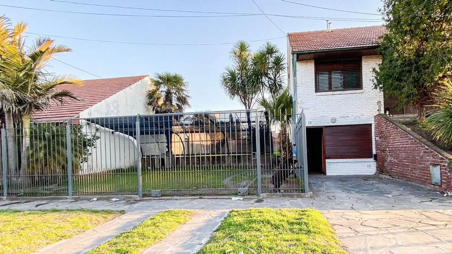VENTA LOTE 450 M2 CON MEJORAS EN PUNTA MOGOTES
