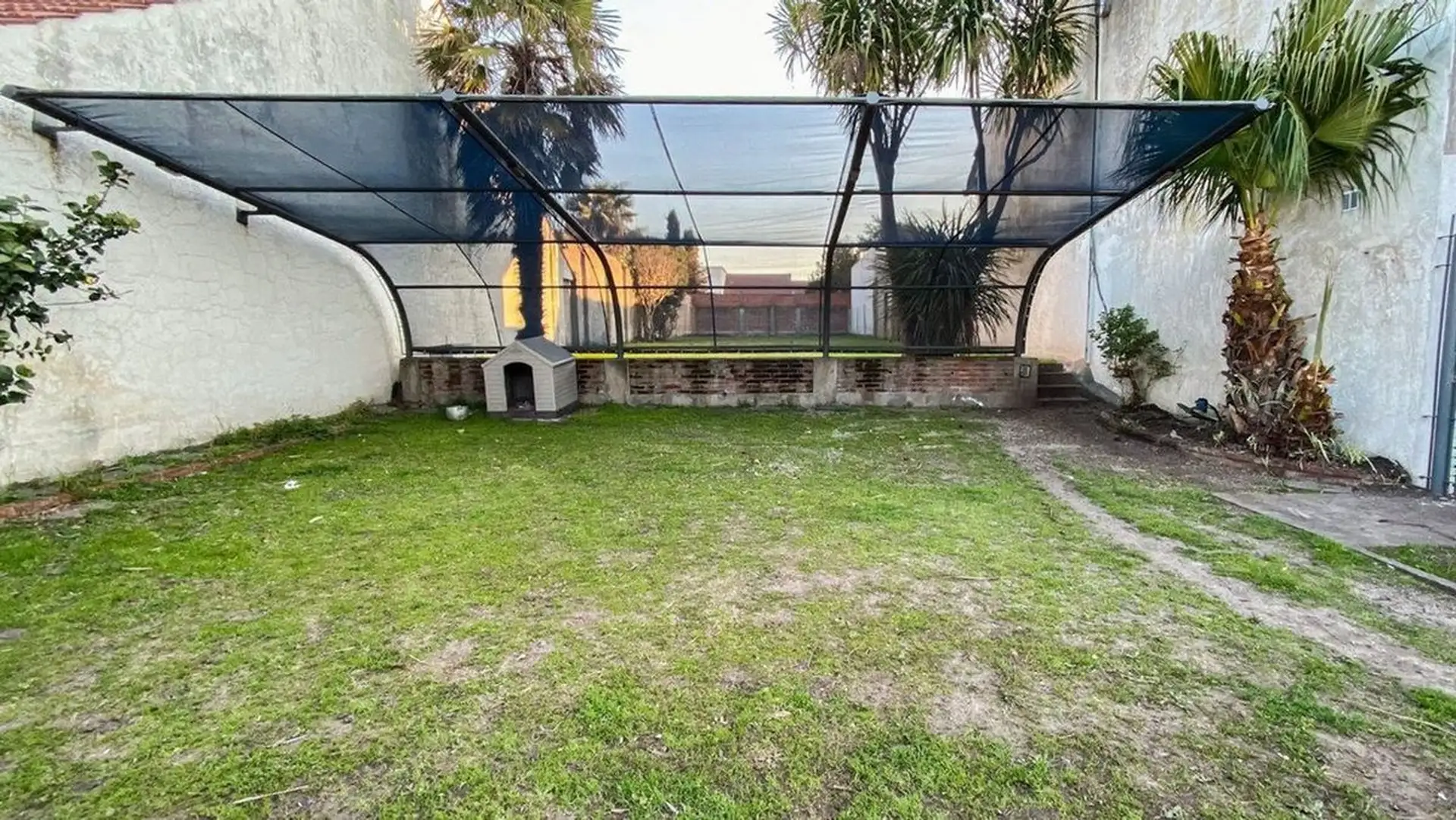 VENTA LOTE 450 M2 CON MEJORAS EN PUNTA MOGOTES