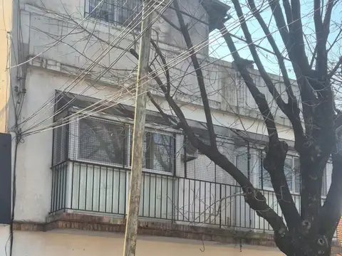 1º PISO 4 AMB  AL FRENTE TERRAZA y QUINCHO 2 BAÑOS