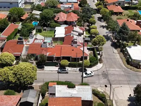 Casa 6 ambientes con 2 baños