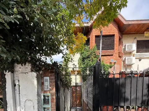 PH 2 amb, planta baja, gran living, patio con parrilla, patio con lavadero, sin expensas- Proximo plaza Arenales.