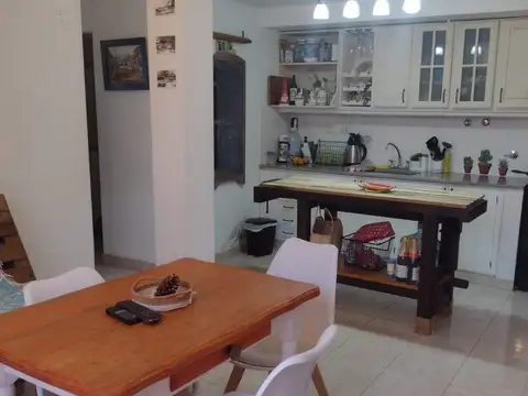 Alquiler De 3 Ambientes En Planta Baja C/cochera En Condominio En Villa De Mayo. Darragueira 4272