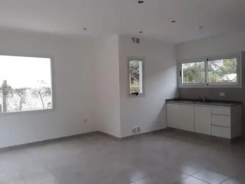 Casa 4 ambientes con 1 baño
