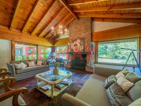 Casa 5 ambientes con 4 baños