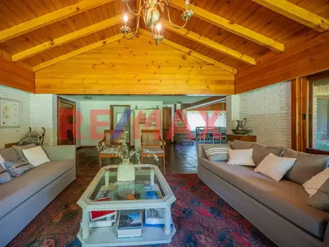 OPORT. CASA CON PILETA EN GRAN TERRENO _ HIGHLAND