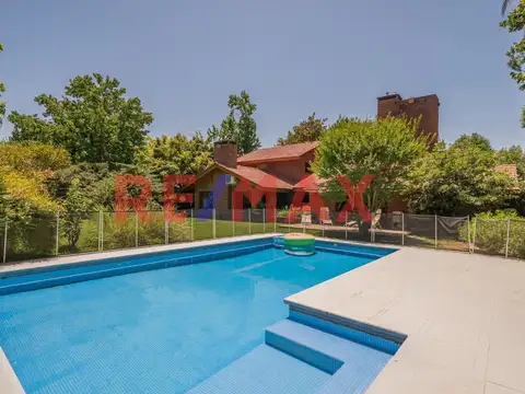 OPORT. CASA CON PILETA EN GRAN TERRENO _ HIGHLAND