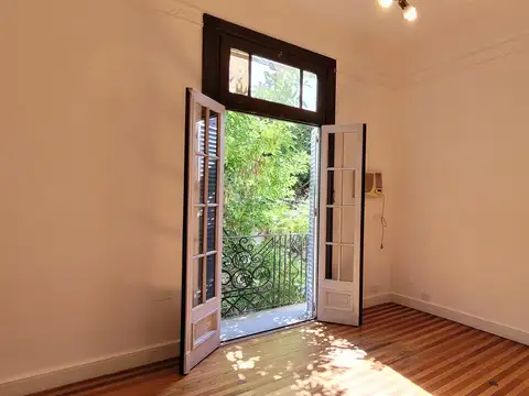 ESPECTACULAR | A NUEVO | EXCELENTE SEMIPISO AL FRENTE | ANTIGUO Y CON TODO EL ESTILO | LUMINOSO