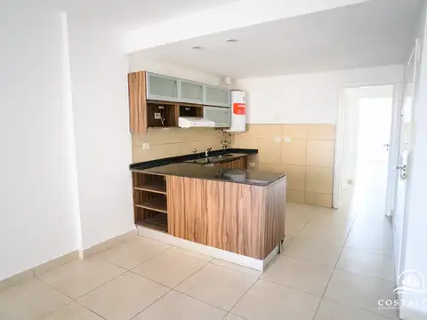 PELLEGRINI 4040 . IMPECABLE.  LUMINOSO. CONTRAFRENTE. 40 M2