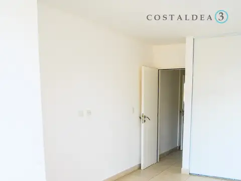Av C Pellegrini 4000, Piso 1