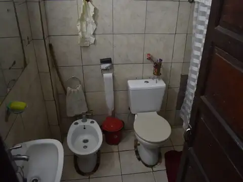 SE VENDE CASA CON LOCAL EN MERLO