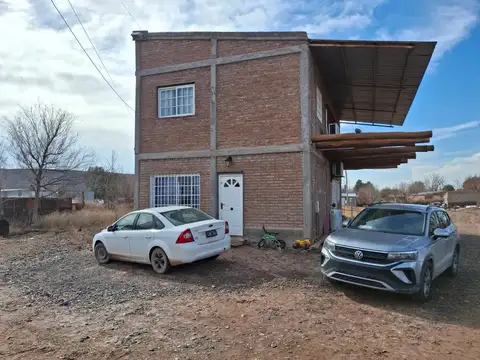 Casa 4 ambientes con 2 baños