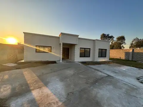 CASA EN VENTA A ESTRENAR LAGOS DE CANNING