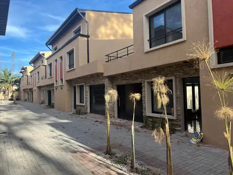 Adrogue venta TRIPLEX  a estrenar muy buena ubicación