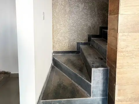 Depto Tipo Casa en Venta con 2 cocheras