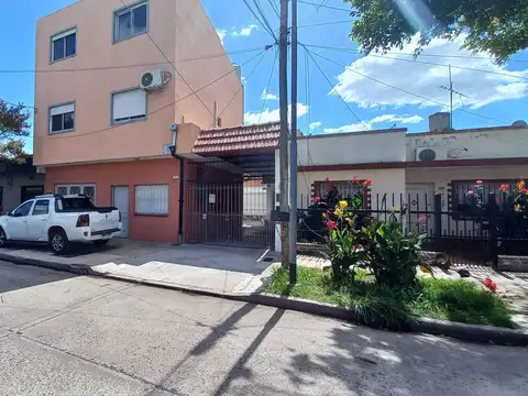 Casa 3 ambientes en Jose León Suarez