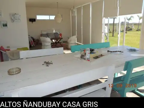 Casa 5 ambientes con 3 baños