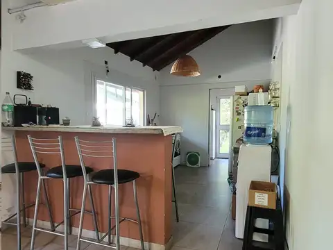 Casa 6 ambientes con 2 baños