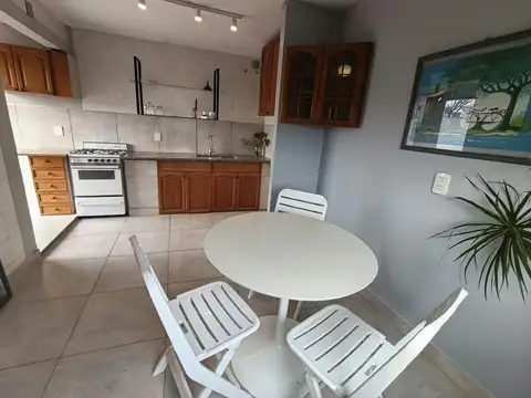 Venta de PH con dos dormitorios, terraza y cochera   local comercial con renta