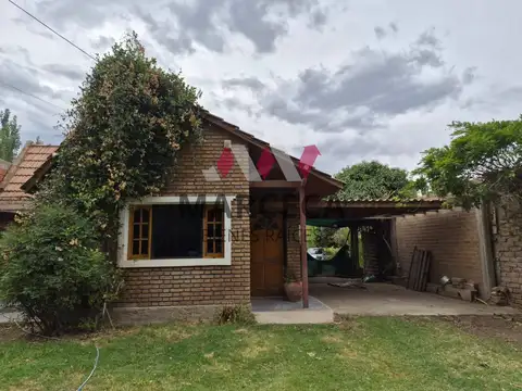 Alquiler casa 2 dormitorios con patio en Centenario