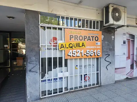 Local de 3 x 7.40 en excelente estado y ubicación sobre Avenida Olazábal!! 22 m2 totales!!!