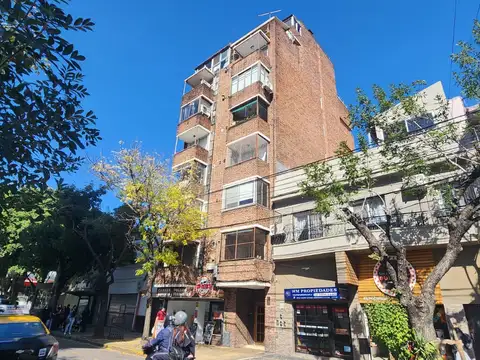 MUY LINDO DEPARTAMENTO DE 2 AMBIENTES Y MEDIO AL FRENTE