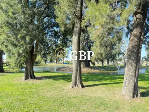 Lote a la laguna en venta en Canning Barrio San Lucas