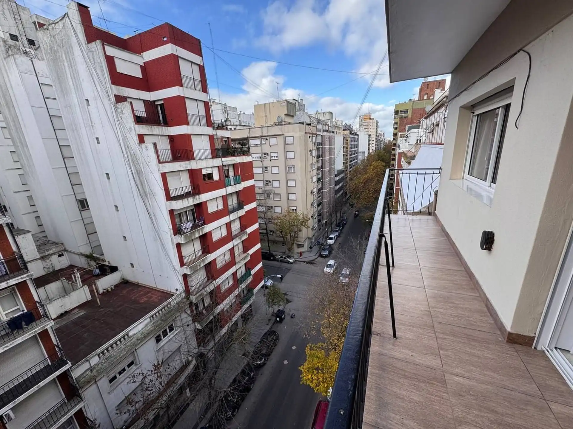 Depto 3 amb, 62m² con balcón al frente — Plaza Colon