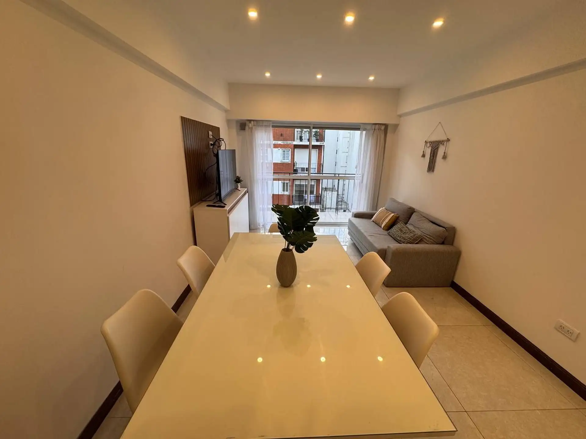 Depto 3 amb, 62m² con balcón al frente — Plaza Colon