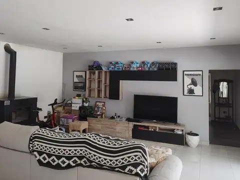 Casa 5 ambientes con 2 baños