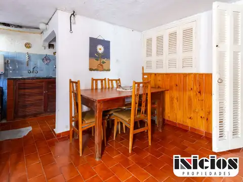 Local Mas Vivienda: Carreras N° 170 E/ Marano Y Espora - Mar De Ajó - C953