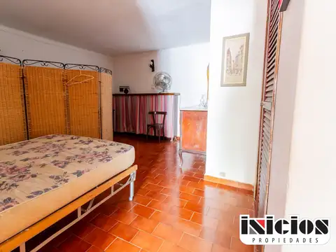 Local Mas Vivienda: Carreras N° 170 E/ Marano Y Espora - Mar De Ajó - C953