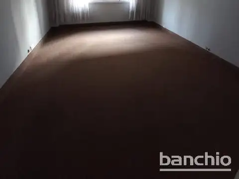 Casa en Alquiler con 1 cochera