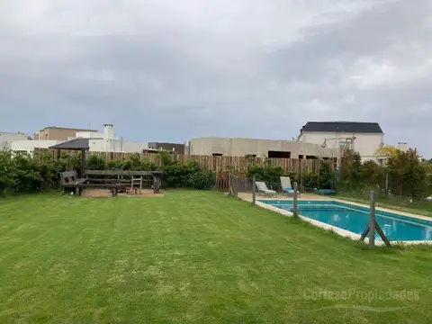 Casa 7 ambientes con 2 baños