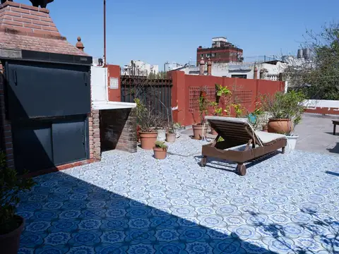 PH en Boedo con entrada independiente, terraza y parrilla.