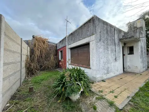 CASA 4 AMBIENTES EN VENTA LONGCHAMPS APTA CREDITO