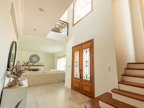 Venta Imponente Casa Barrio El Resguardo - C.Evita