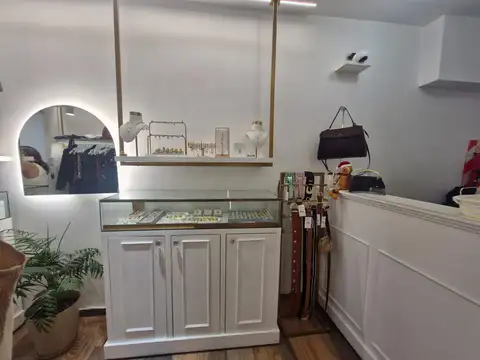 EXCELENTE LOCAL "APTO TODO RUBRO" sobre Av. Pedro Goyena