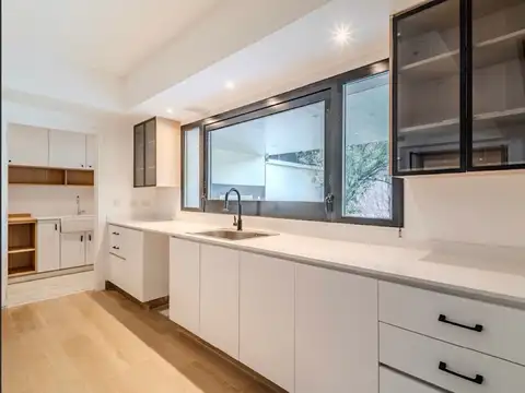 Casa en Venta con 4 cocheras