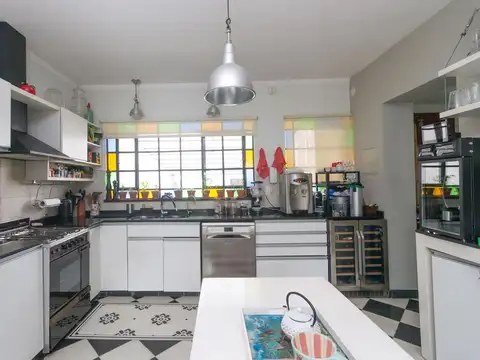Venta Casa 4 ambientes pileta parrilla patio terraza cochera Chacarita